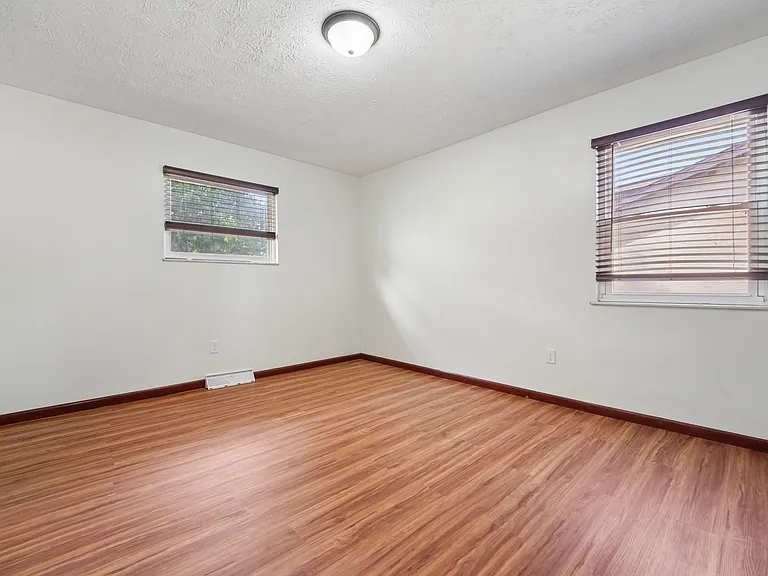 1806 Balsamridge Rd — Photo 12