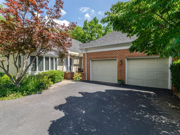 2 Sixty West Dr, Lexington, VA 24450
