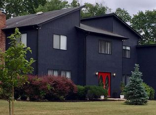 7 Demarest Rd, Chestnut Ridge, NY 10977