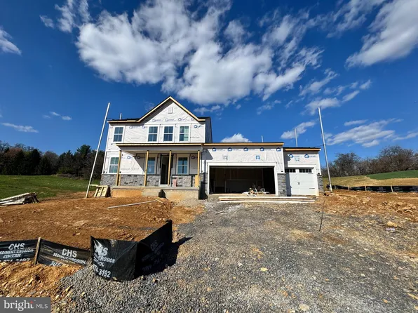 87 Grainery Dr E, Martinsburg, WV 25403