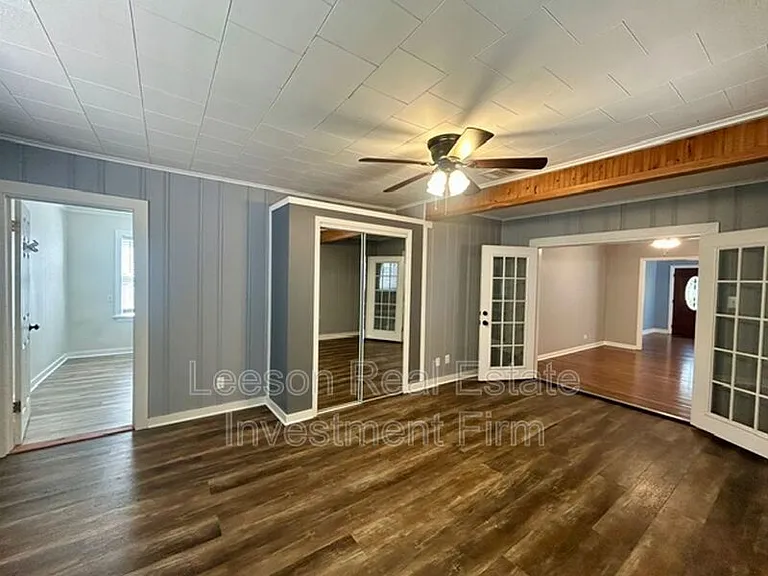 122 E Dalzell St — Photo 15