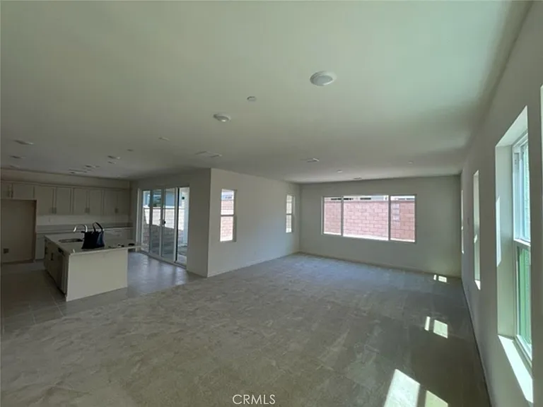 2565 E Embry Ln — Photo 6