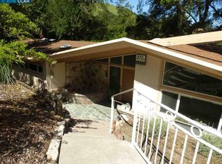 8 Wildwood Rd, Orinda, CA 94563