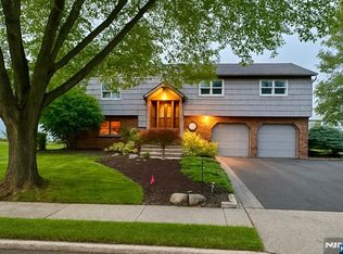 104 Trinity Ct, Paramus, NJ 07652