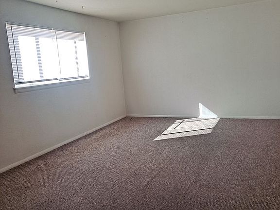 2nd image of 1640-1650 Moore Ave #28
