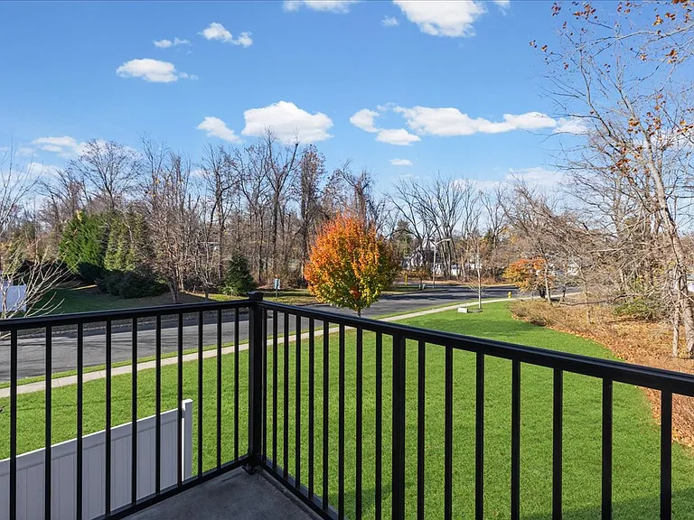 1 Creekside Way — Photo 3