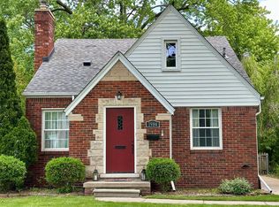 1984 Beaufait Dr, Grosse Pointe Woods, MI 48236