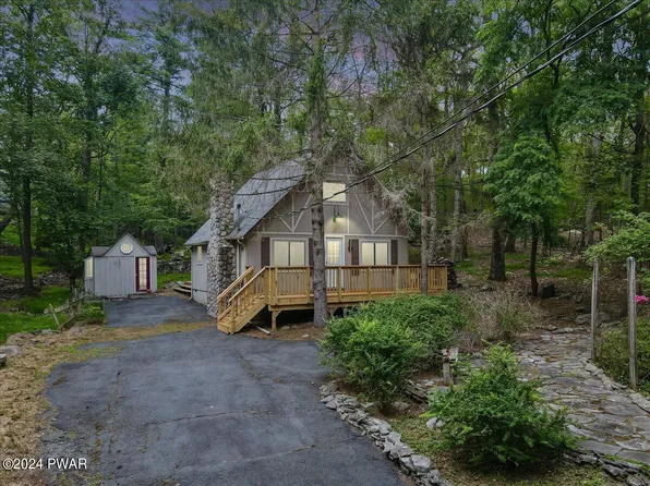 310 Wild Acres Dr, Dingmans Ferry, PA 18328