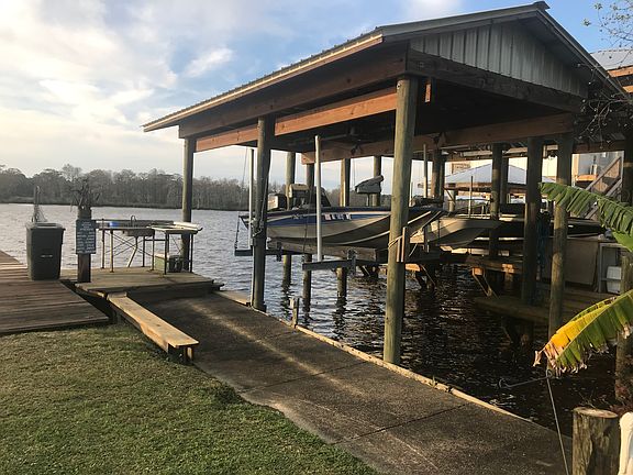 One of 2 lift 5000 lb capaci