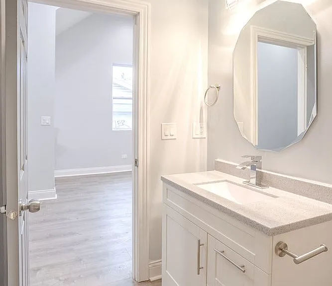 1013 W 18th Pl #1R — Photo 18