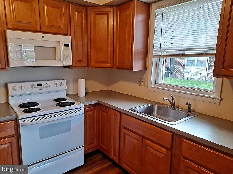 1st image of 2 Florence Tollgate Pl Unit 1