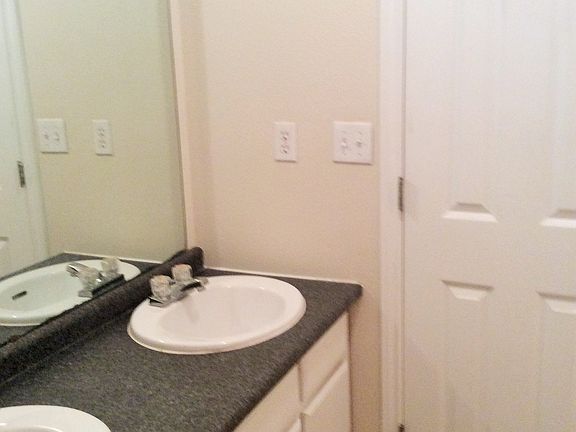 5th image of 915 N Brents Ave