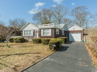 150 Woodside Dr, Mastic Beach, NY 11951