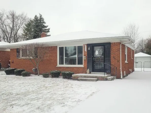 26325 Princeton St, Saint Clair Shores, MI 48081