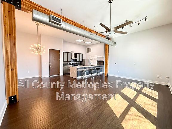 5th image of 2502 Live Oak St #128