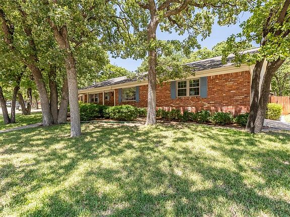 2nd image of 741 Kentwood Cir
