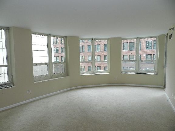 2nd image of 345 N La Salle Dr #506
