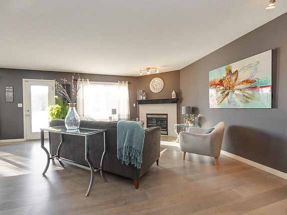 3rd image of 25 Ridgehaven Cres