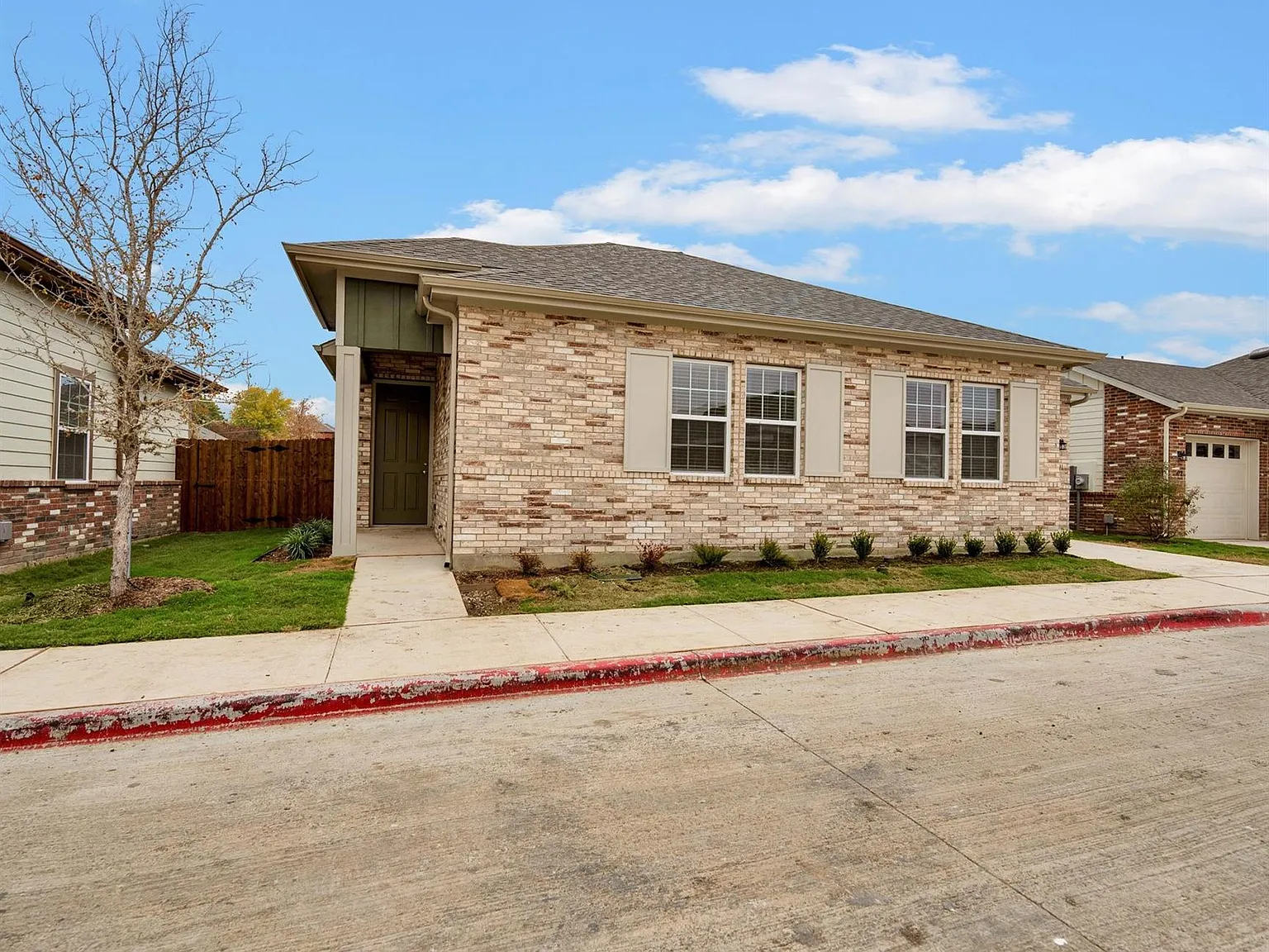 2 bed, 2.0 bath, 963 sqft, $2,499 — Photo 2