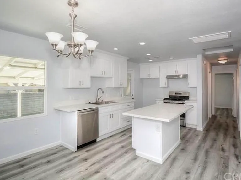916 E I St — Photo 3