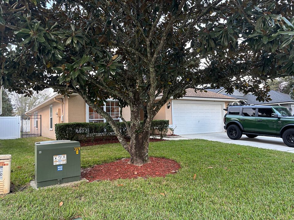 Well maintained grass with curb appeal