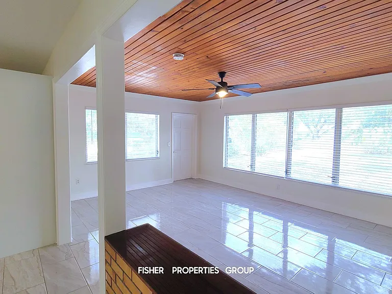 621 Riviera Dr — Photo 16