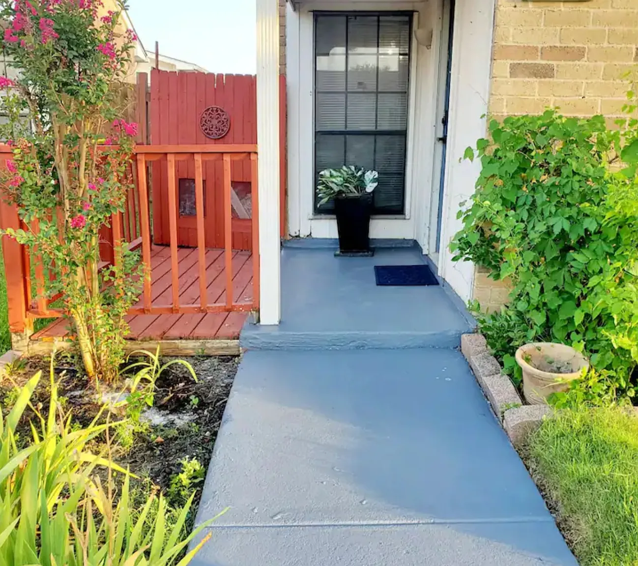 3 bed, 998 sqft, $1,800 — Photo 1