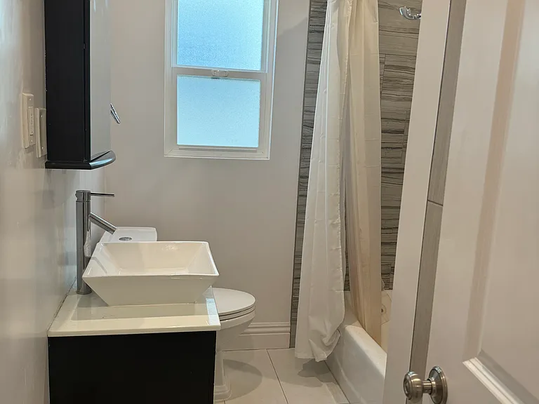 1316 N Laurel Ave #9 — Photo 16