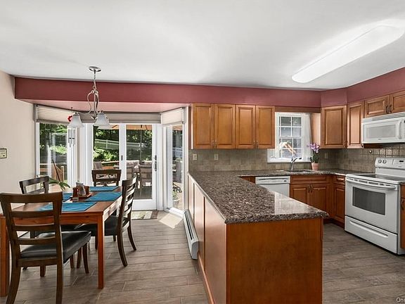 5th image of 10 Orchard Dr