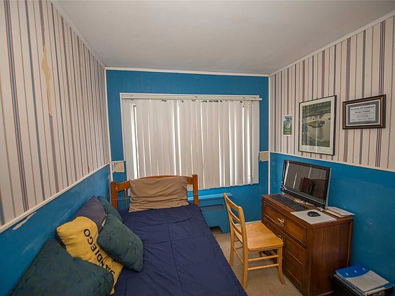 3rd image of 100 Powell Ct