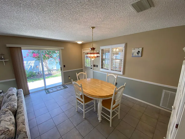 440 Canterbury Ct — Photo 8