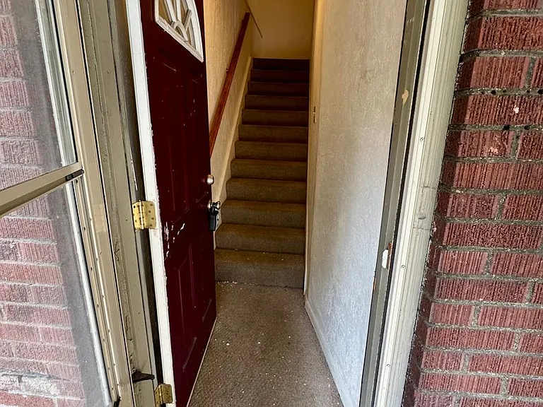 215 Spencer Ave — Photo 4