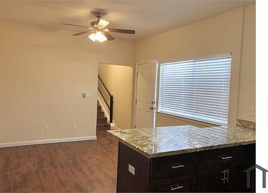 4th image of 450 S 22nd St