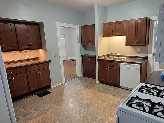 3rd image of 833 Clancy Ave NE #1