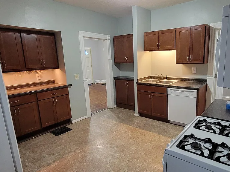 833 Clancy Ave NE #1 — Photo 3