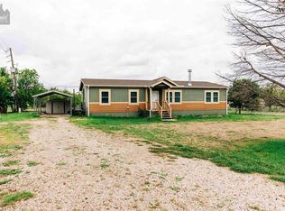 705 W Smith Ave, Iowa Park, TX 76367
