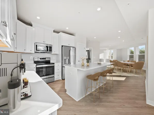 14278 Newbrook Dr, Chantilly, VA 20151