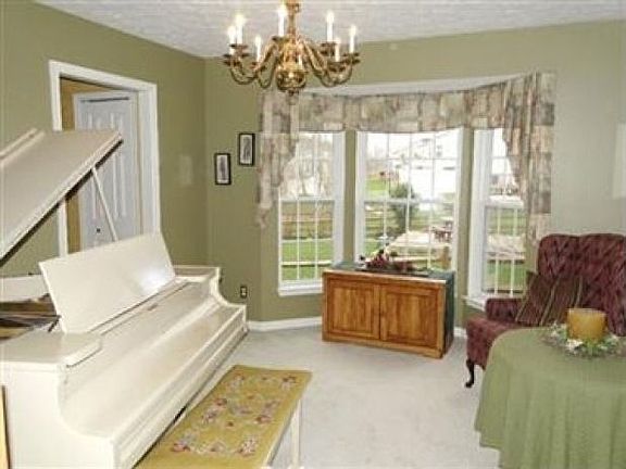 4th image of 5573 Rosemont Way