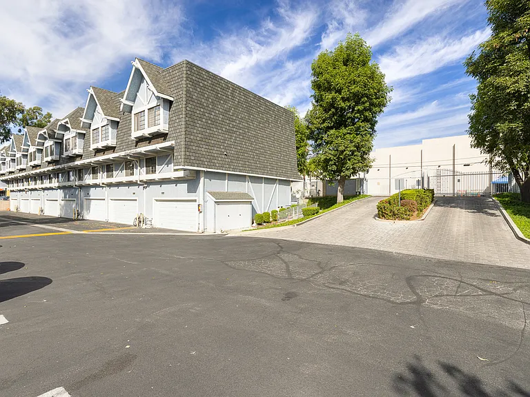 10140 Reseda Blvd #2 — Photo 2