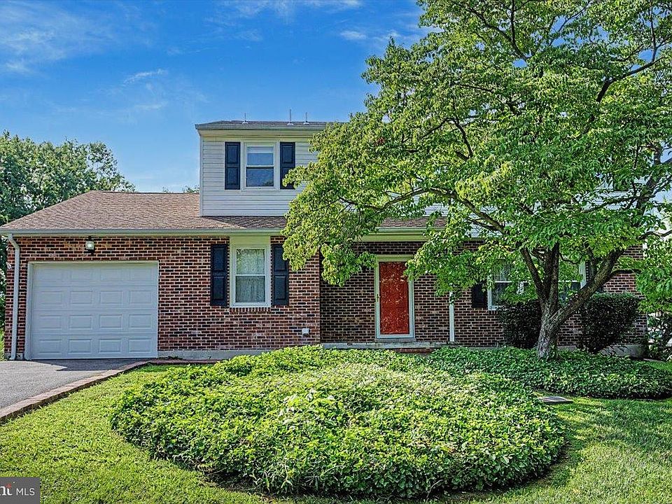 1st image of 1 Abbey Ct
