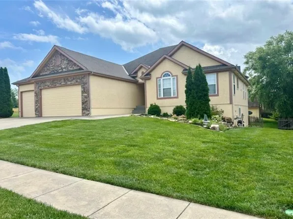 1703 Esther Dr, Kearney, MO 64060