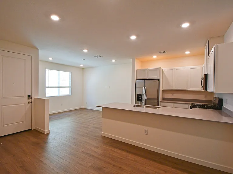 1018 Middle Gate Rd — Photo 2