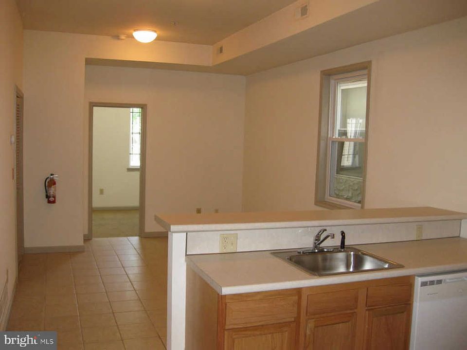 2nd image of 1428 W Susquehanna Ave #2