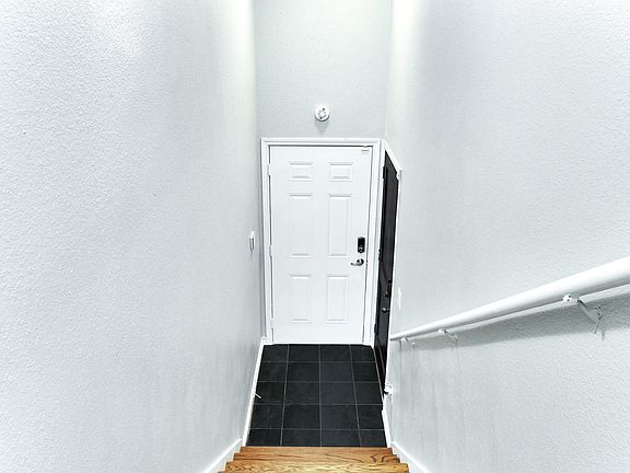 4th image of 1203 Beaconsfield Ln
