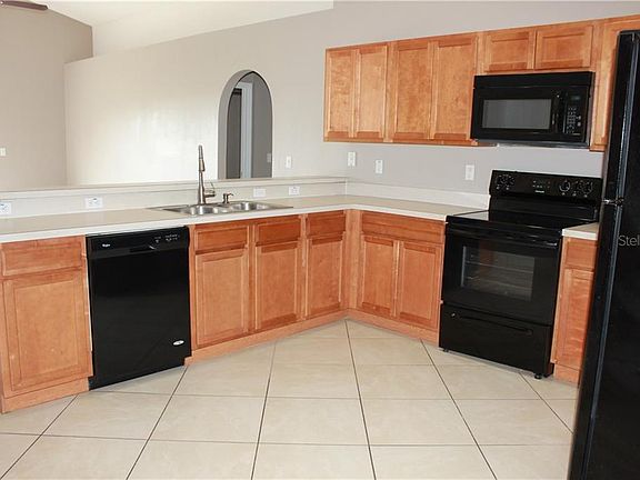 4th image of 1065 Bluegrass Dr