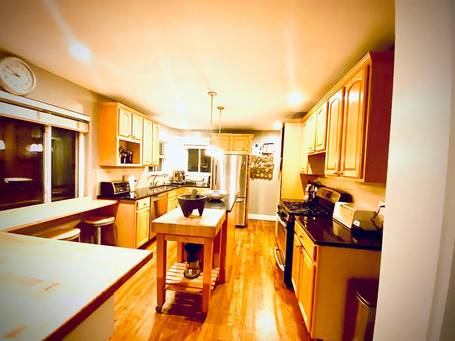 4 bed, 2560 sqft, $3,650 — Photo 4