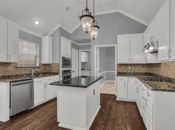 224 Brookhaven Dr, Grand Prairie, TX 75052