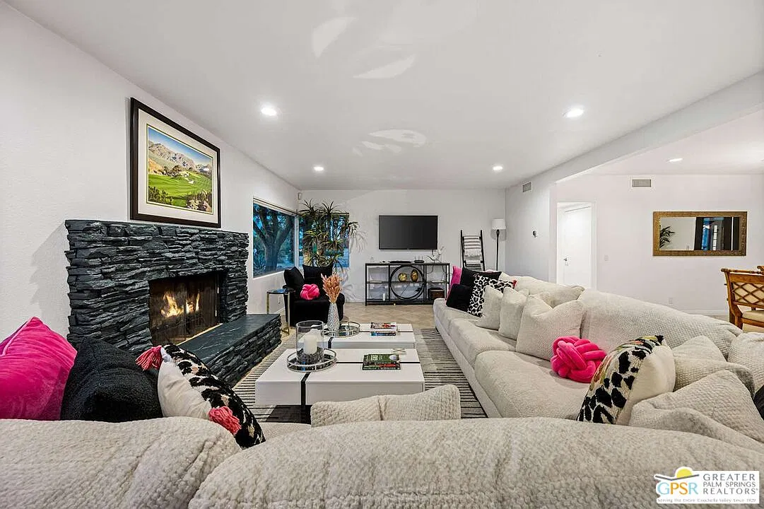 4 bed, 3.5 bath, 2945 sqft, $8,300 — Photo 3