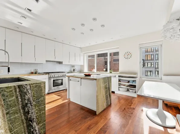 201 East 79th Street image 2 of 21