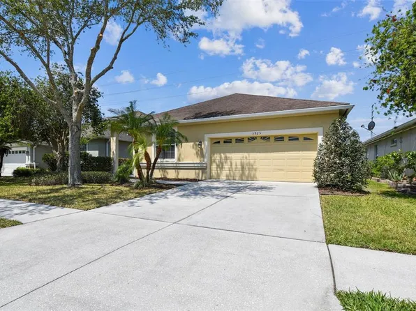 3925 Washburn Pl, Zephyrhills, FL 33543